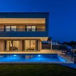 Vera Villa *