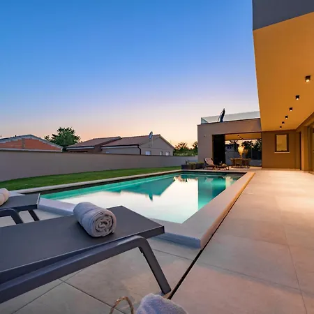 빌라 Vera