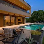 Vera Villa *
