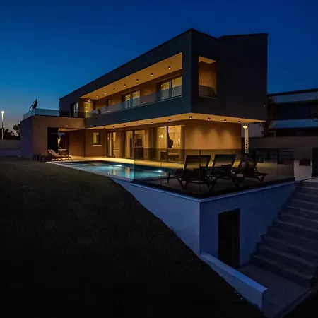 Vera Villa