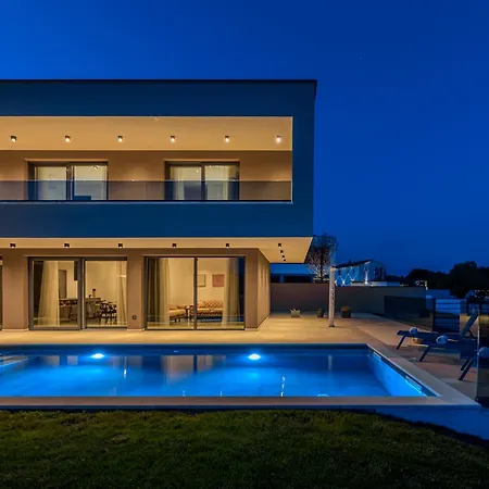 Vera Villa *